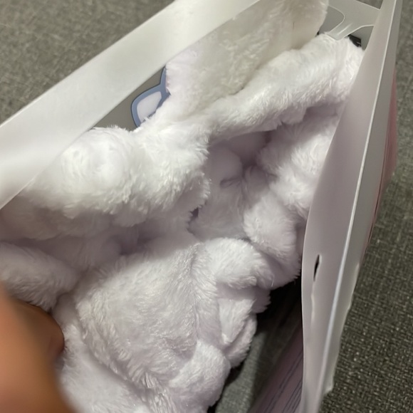 COPY - The Crème Shop x Hello Kitty Plush Spa Headband Signature Bow in Pink - Picture 8 of 9